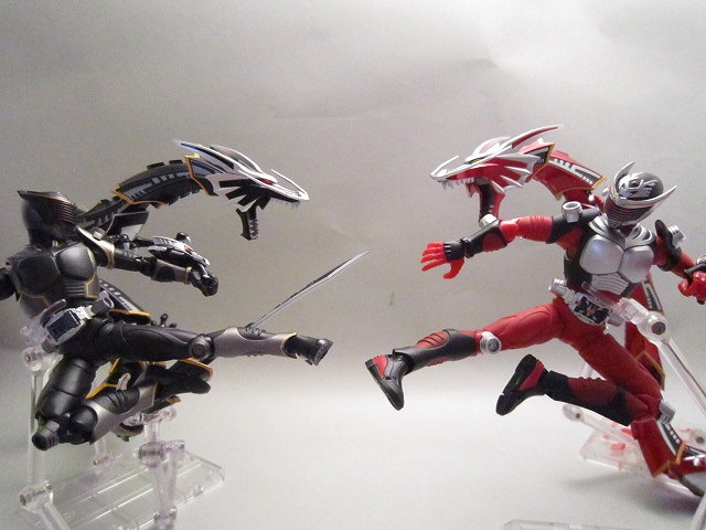 仮面ライダー龍騎 S.H.フィギュアーツ 仮面ライダーリュウガ S.H.