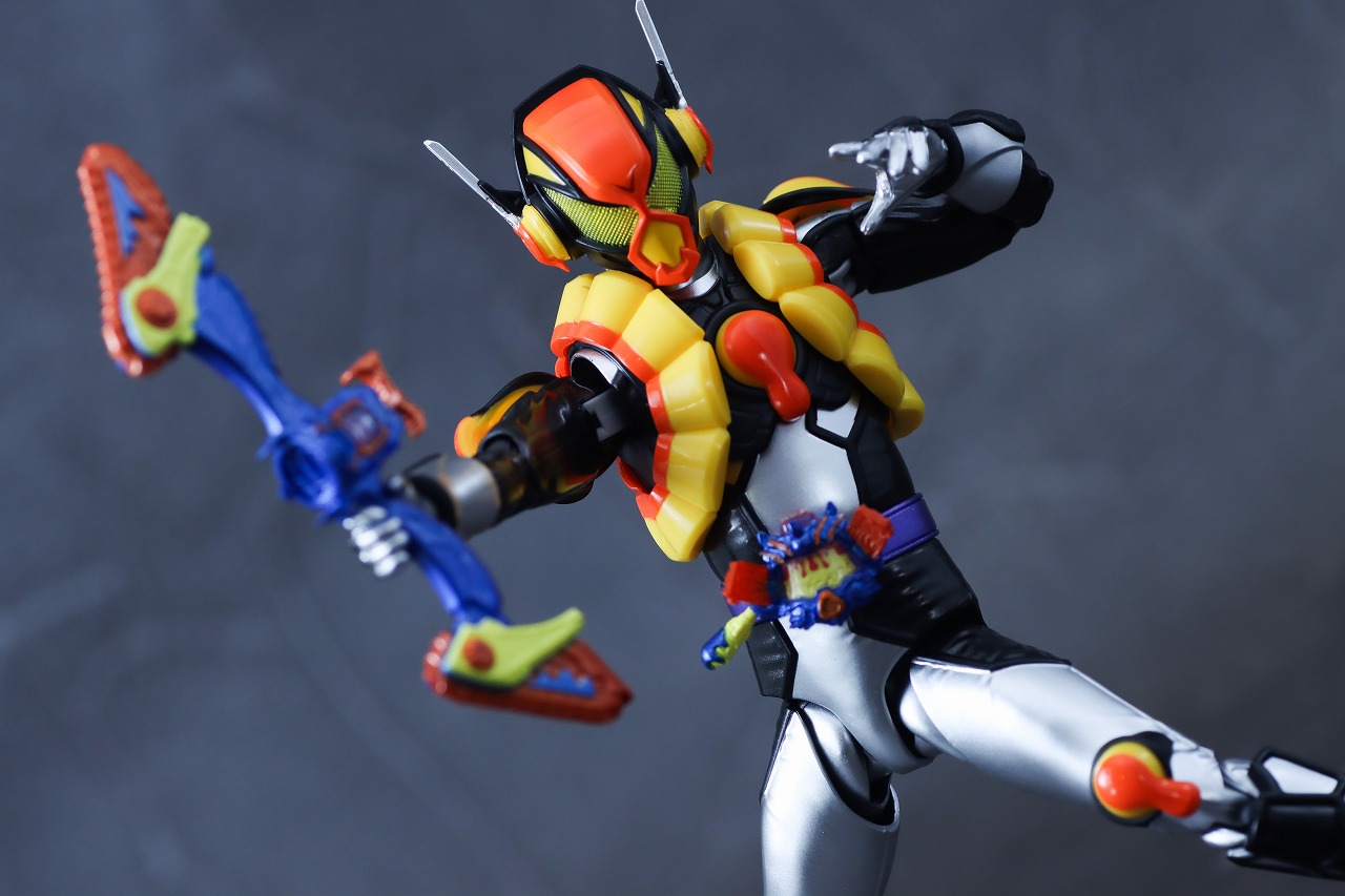 S.H.Figuarts 仮面ライダー ヴァレン ヴラム 2体セット 仮面ライダー