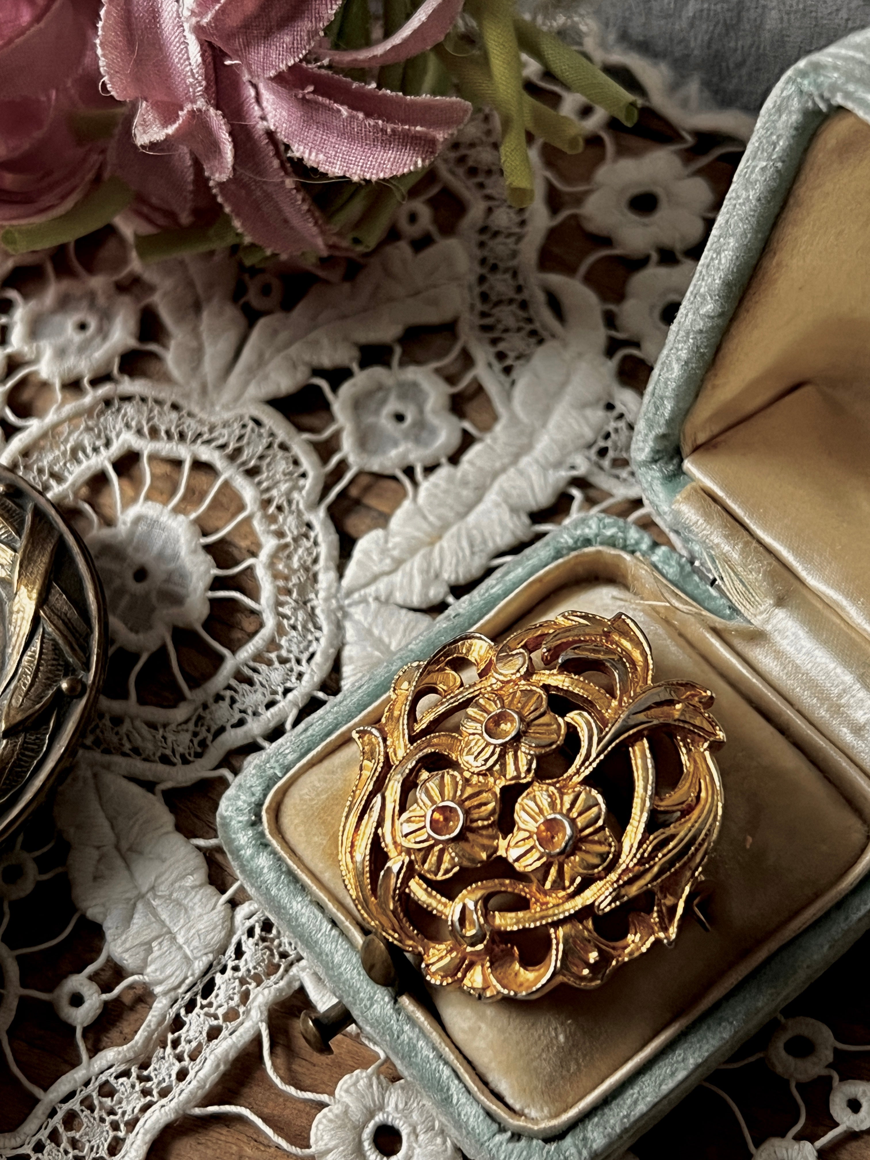 ヴィンテージブローチ – France Antique 銀色アンティーク