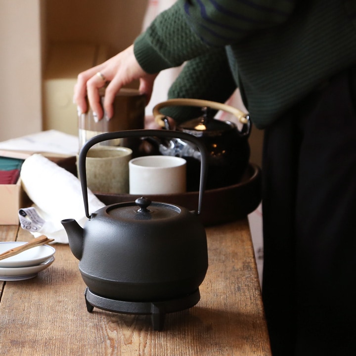 東屋 鉄瓶 水沢姥口 小 | メーカー別,あ行,東屋 | がらんどう｜手仕事