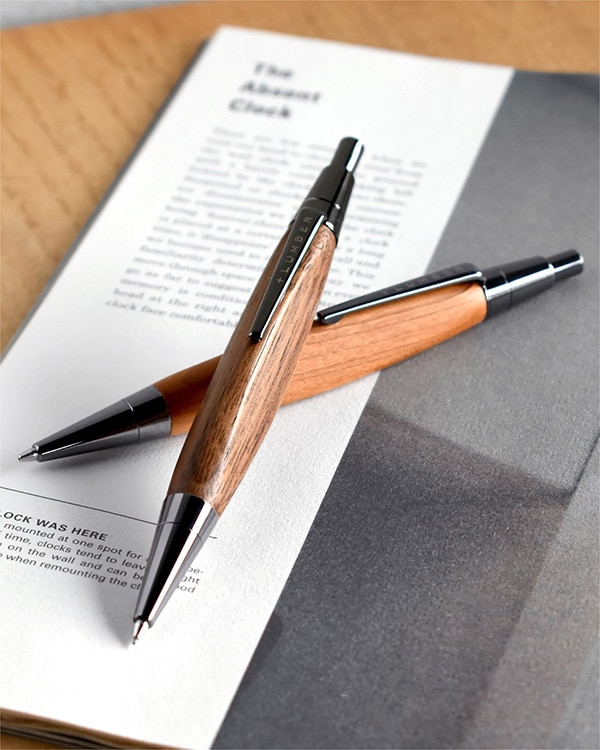 □「TRIANGLE BODY MECHANICAL PENCIL」銘木をプラスしたシャーペン