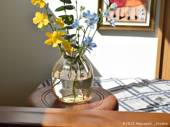 赤と透明のガラス花瓶 金のストライプ 赤と透明のガラス花瓶 金の