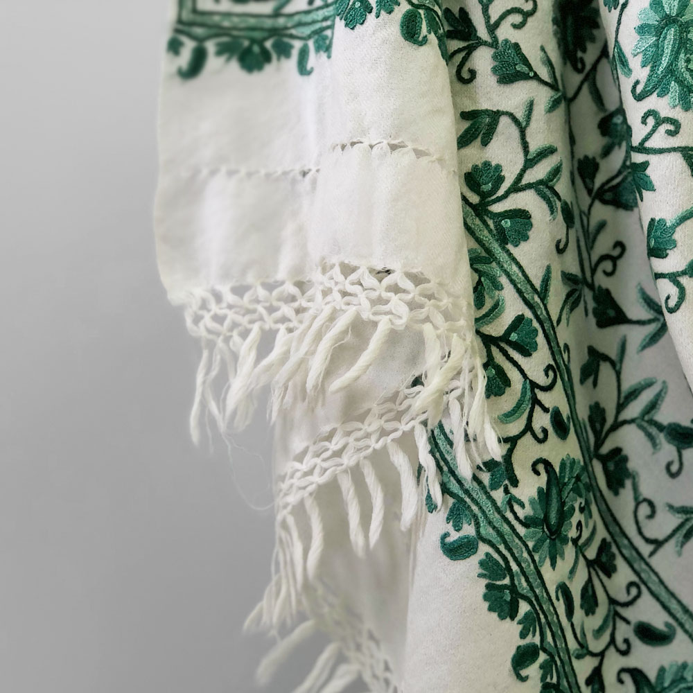 アンティーク 蛍 白鳥 手刺繍リネンドイリー ポワンドパリ 淡い