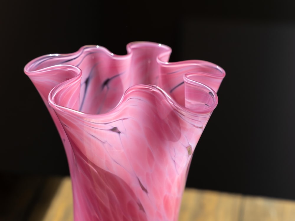 赤いフリルの花瓶 マーブル 吹きガラス 大正浪漫 赤いフリルの花瓶