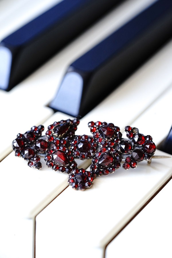 アンティークボヘミアンガーネットブローチ4.3×2.6cm ga-925の通販