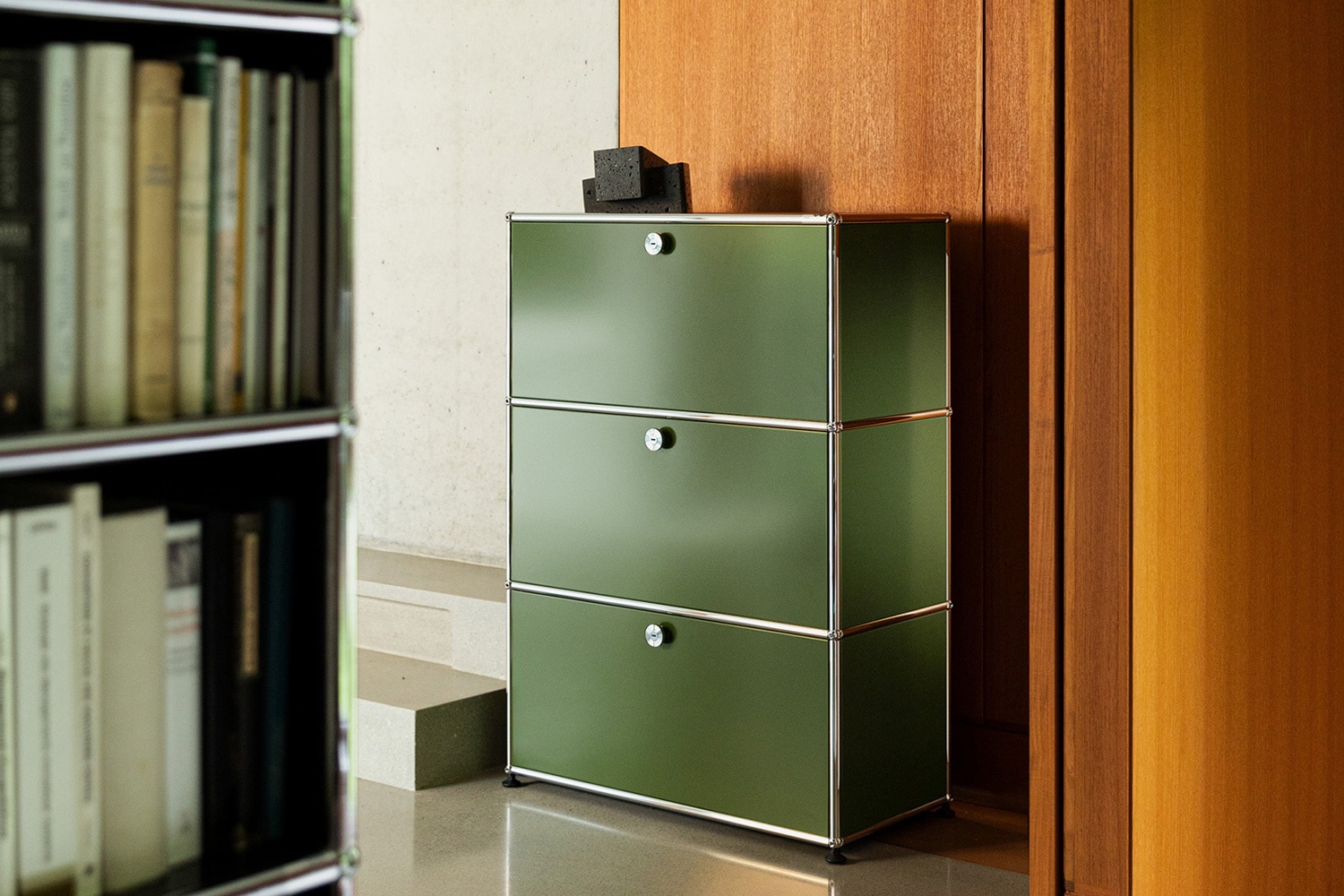 人気カラー！ほぼ未使用USMハラーキャビネットシェルフ 2列2段