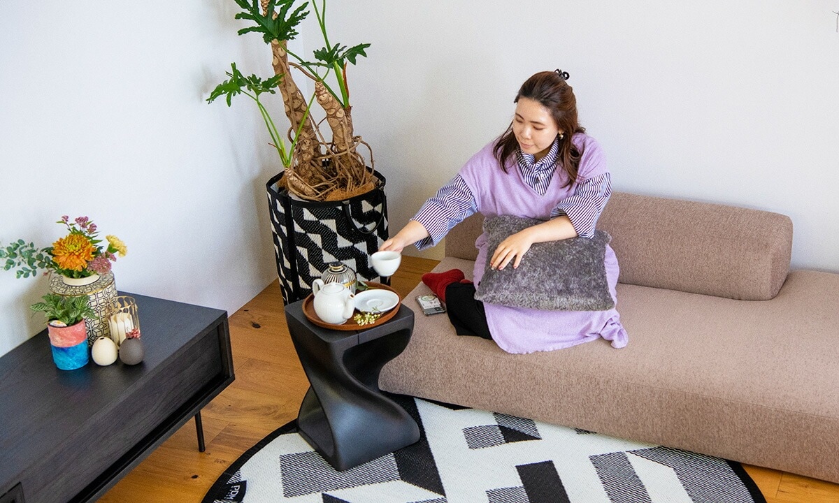 薔薇の踏み台トアローズ2段ディテーブルにもオットマンにもディスプレイ台