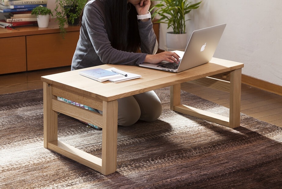 折りたたみ小机 コンパクトに折りたためる、和洋を問わない無垢の木の