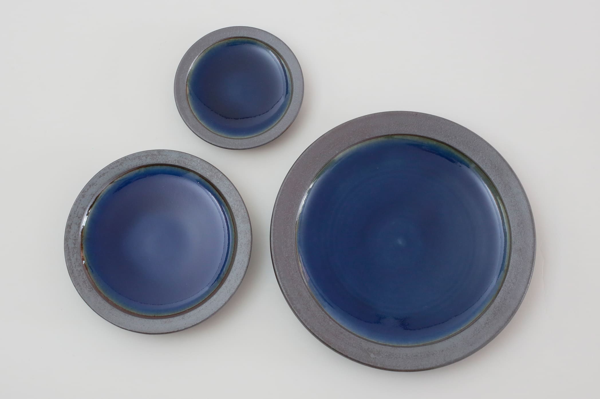 縁鉄砂呉須釉皿 （出西窯） | すべての商品 | cotogoto