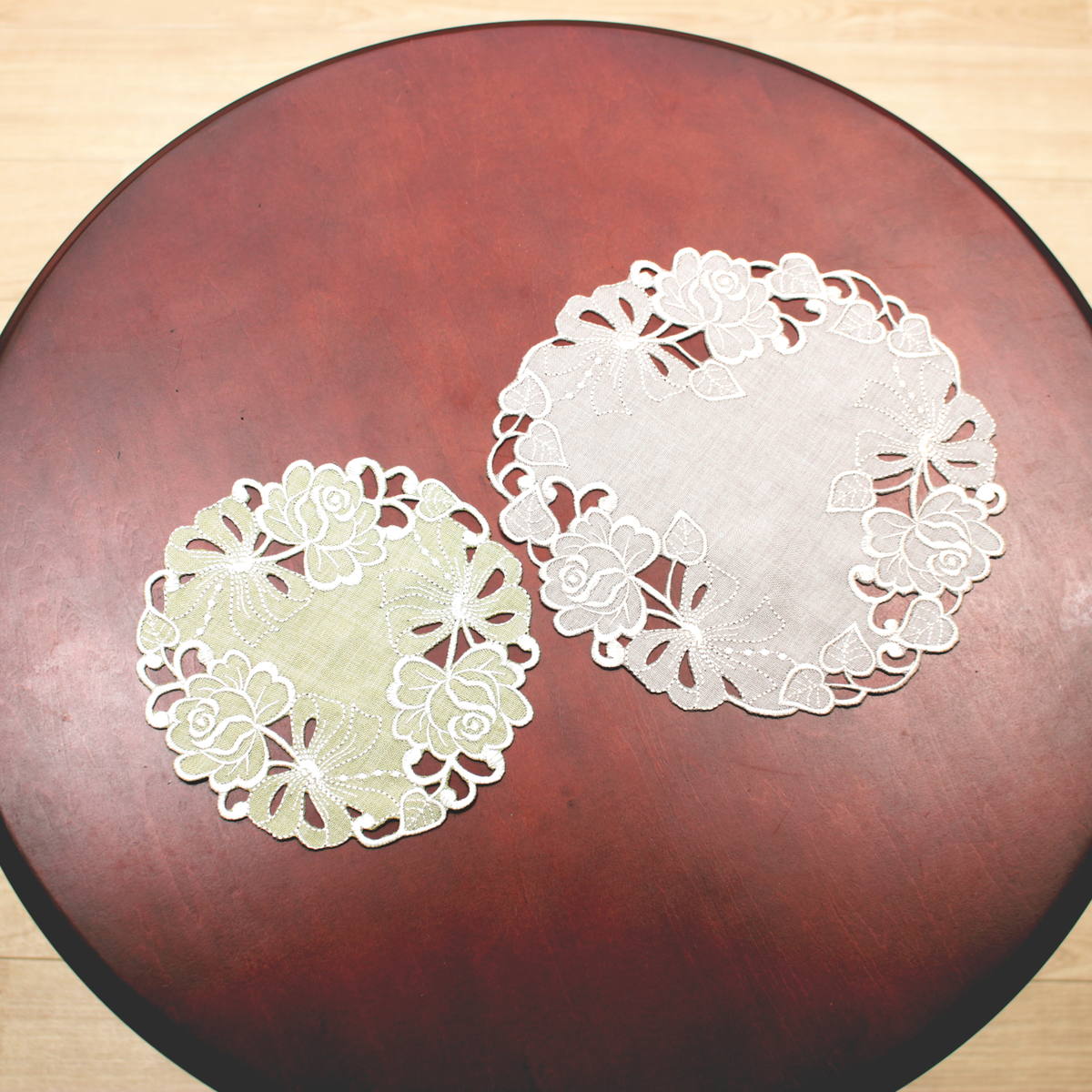カットワーク刺繍 ドイリー 約20cm [Pure Rosa]｜インテリアレース