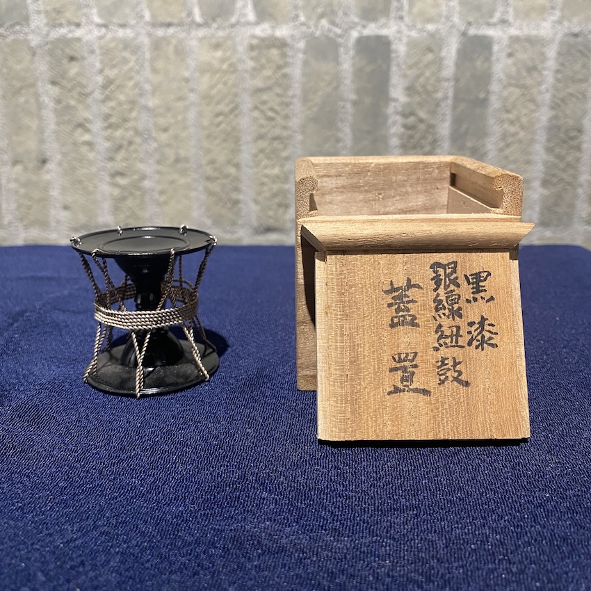 イ334 蓋置『彫金 井波慶州』『朱漆銀線紐鼓 蓋置 共箱』茶道具 Yahoo