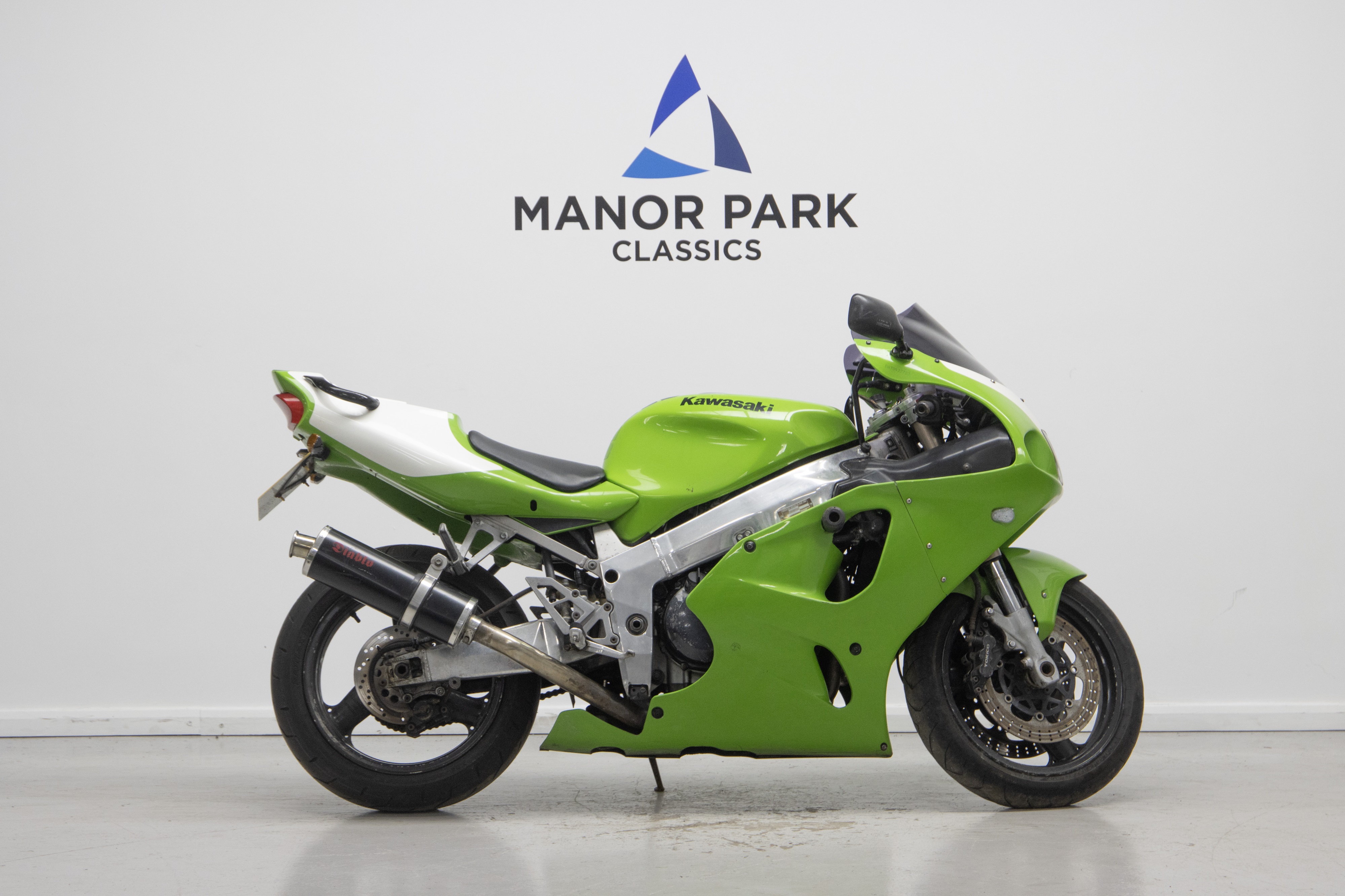 Lot 53 - 1998 Kawasaki ZX-7R Ninja