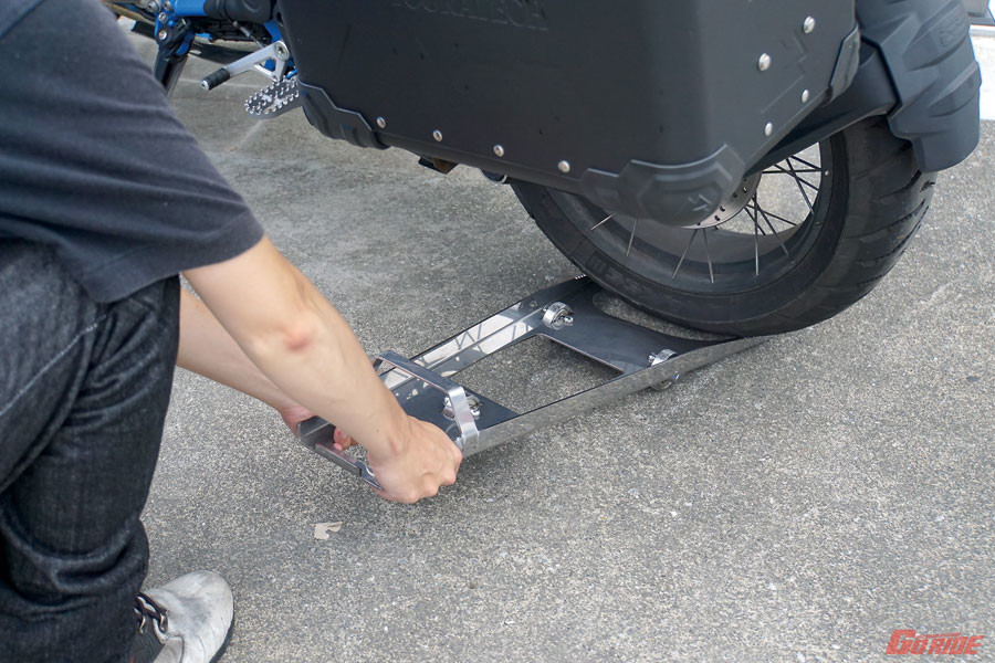 ラクラク&安全に大型バイクを移動させる秘密兵器! バイクムーバー