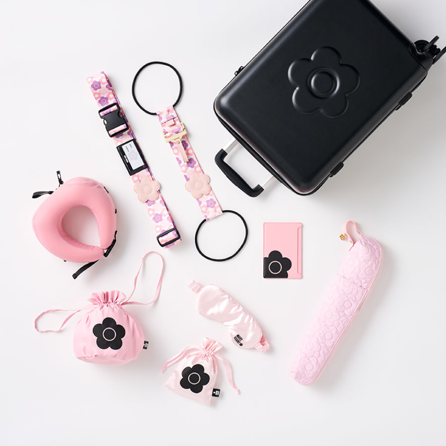 MARY QUANT (マリークワント) パスポートケース | トラベルグッズ