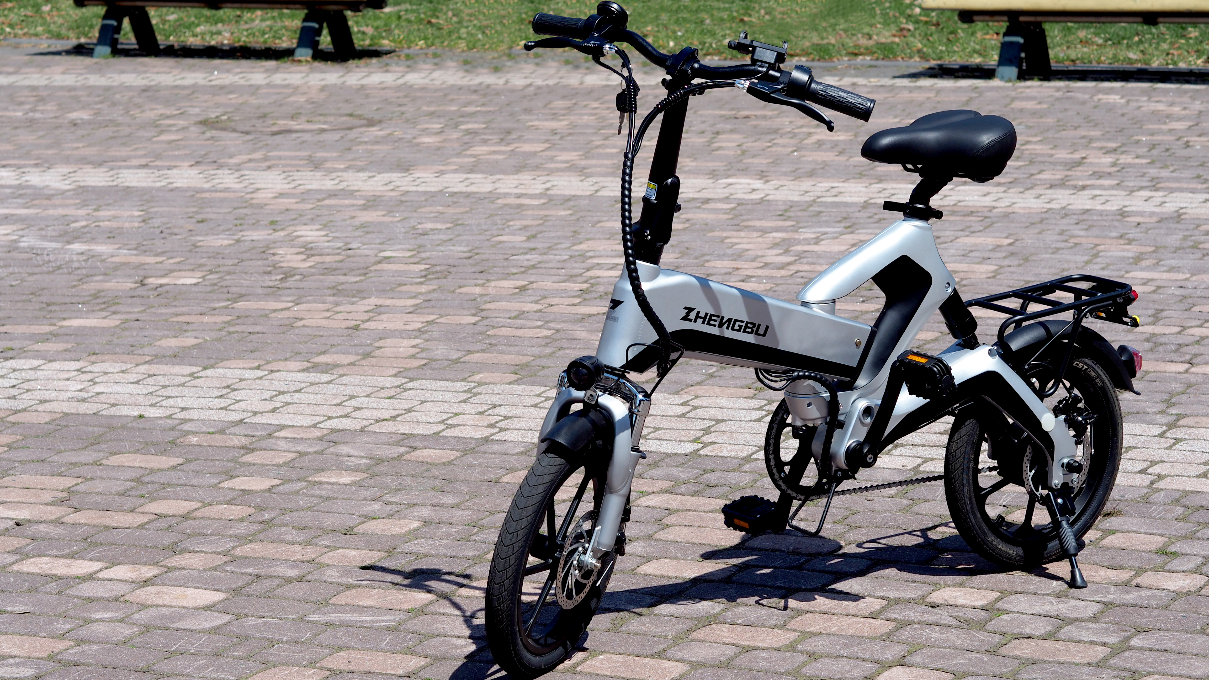 Panasonic日本製バッテリー使用。高耐久かつ最大75㎞のアシスト走行を