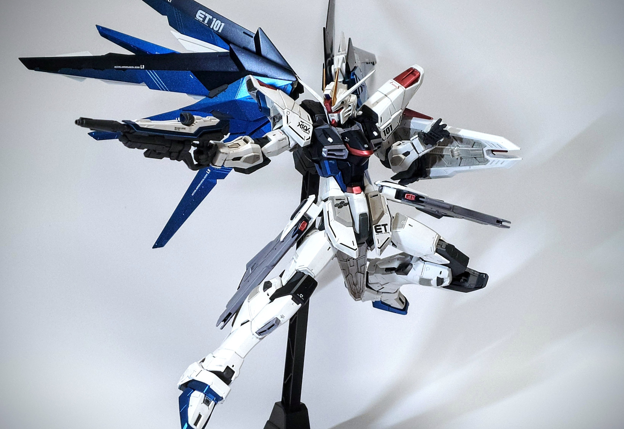 MGフリーダムガンダムVer.2.0 全塗装｜れおプラさんのガンプラ作品