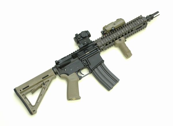 東京マルイ製次世代M4A1カスタム 電動ガン 東京マルイ 次世代電動ガン M4A1