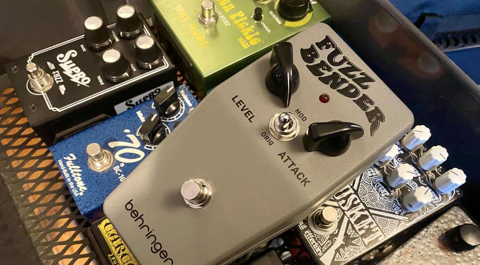 REVIEW: Behringer Fuzz Bender: First Look - Should You Buy One