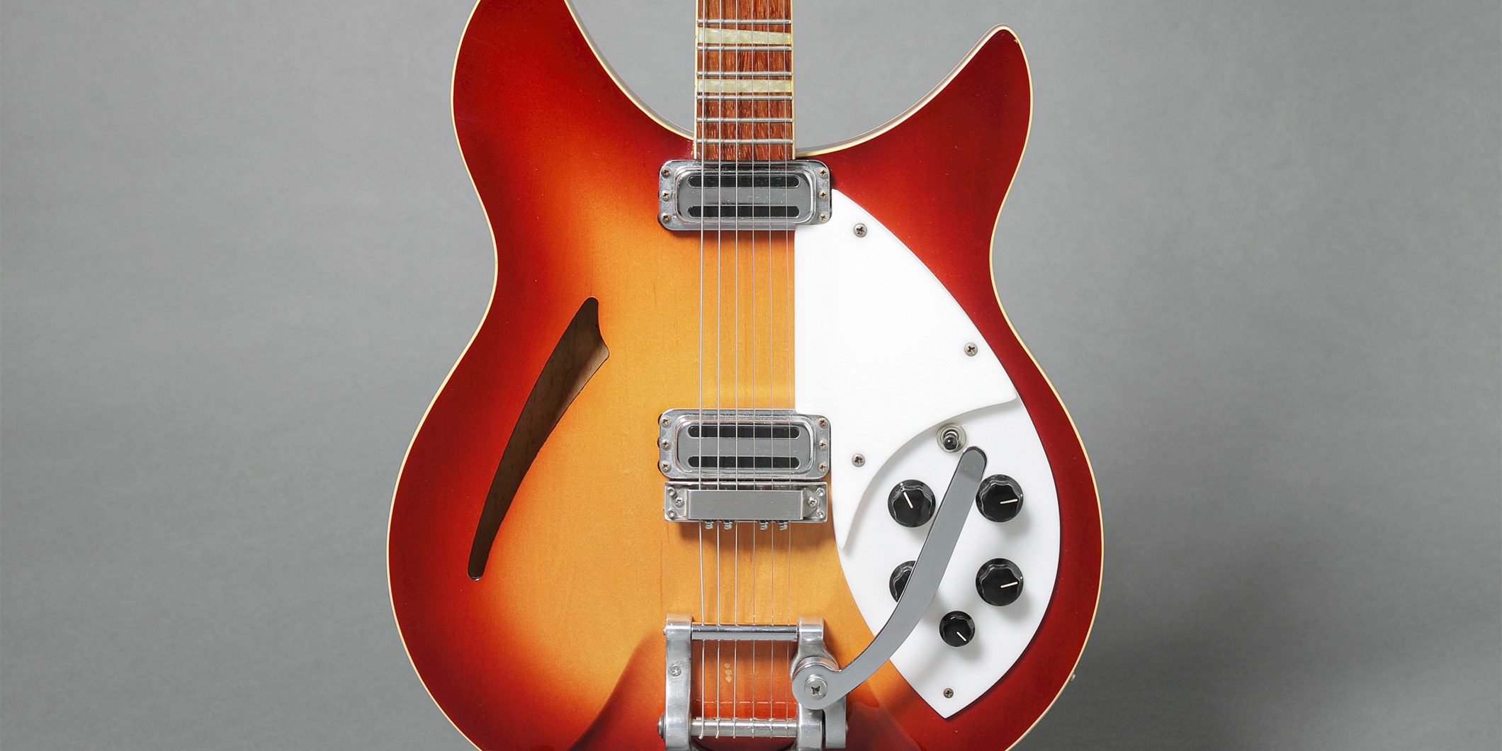 萩本あつしがGateballersで使用する、12弦ギターを6弦仕様に改造した