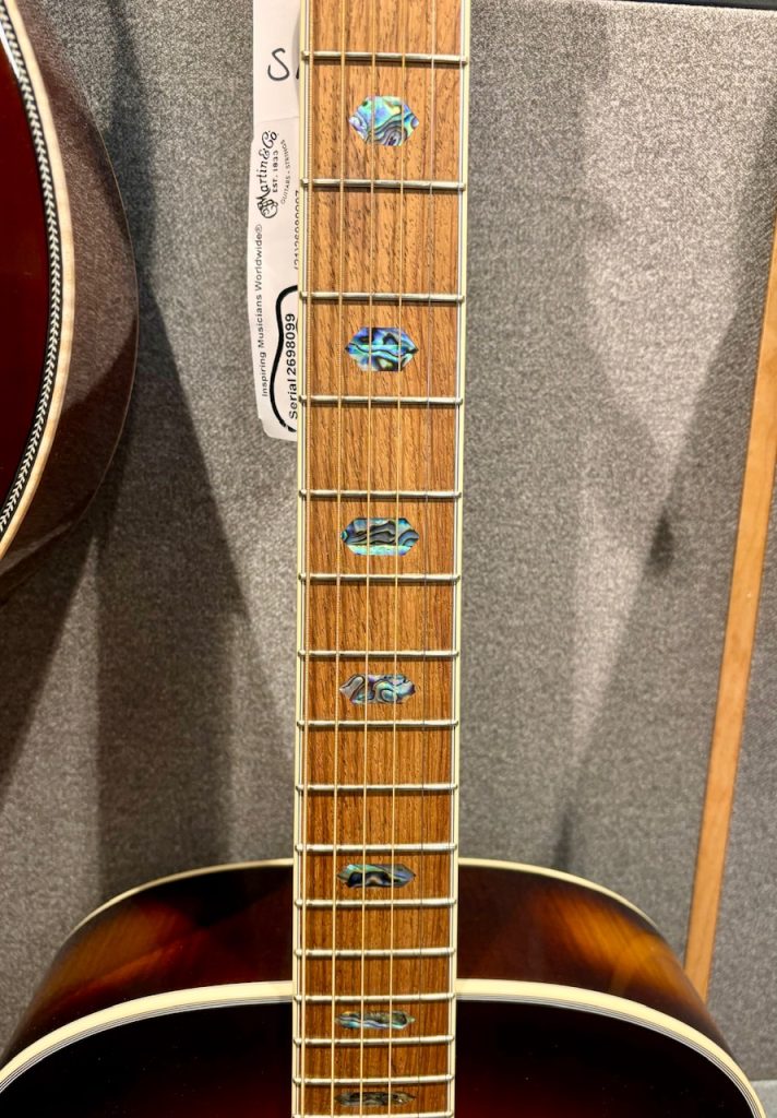 Martinファクトリーでの木材選定＆特別モデルの買付をレポート【Martin