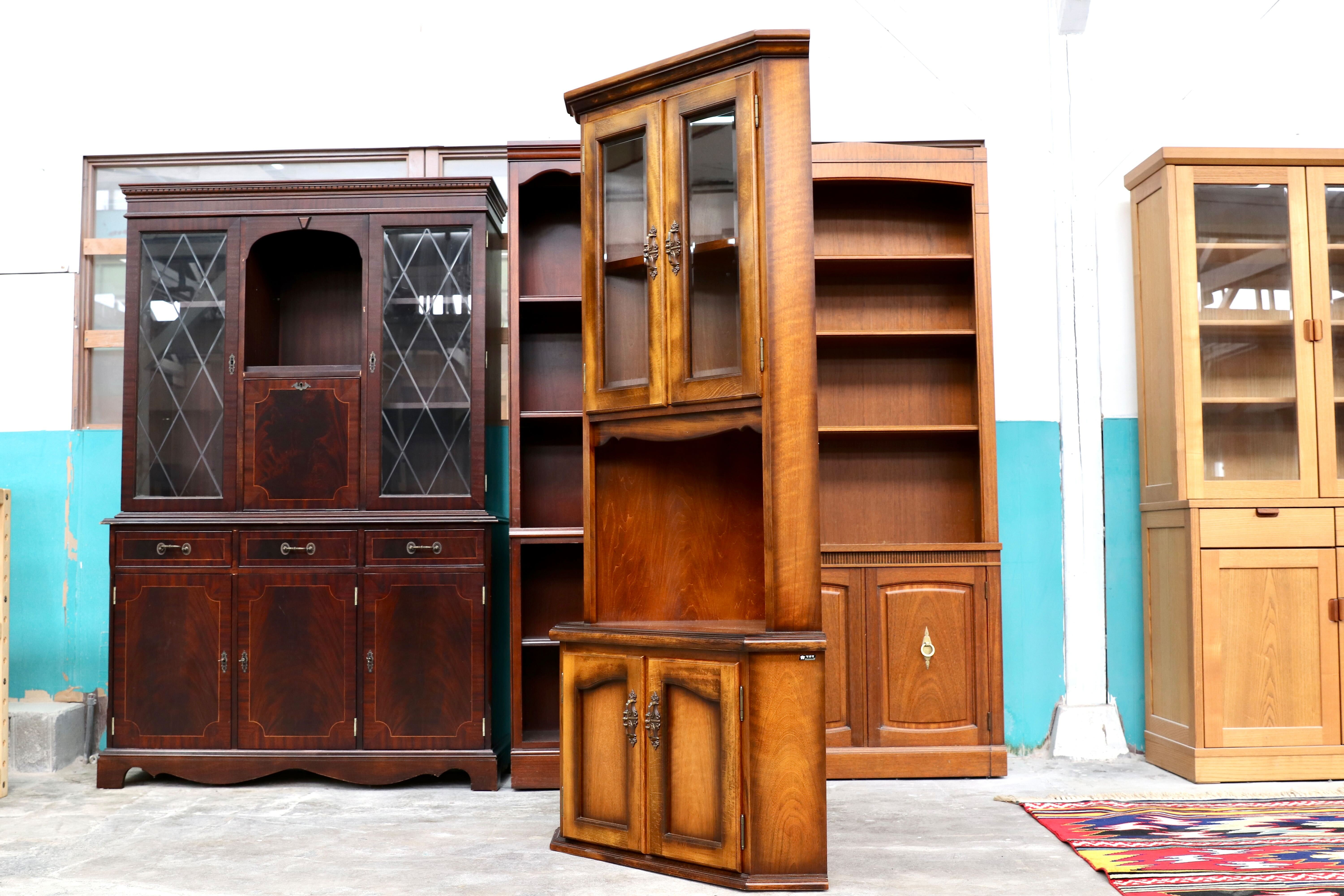 カリモク】コロニアル 飾り棚 コーナーキャビネット キュリオケース