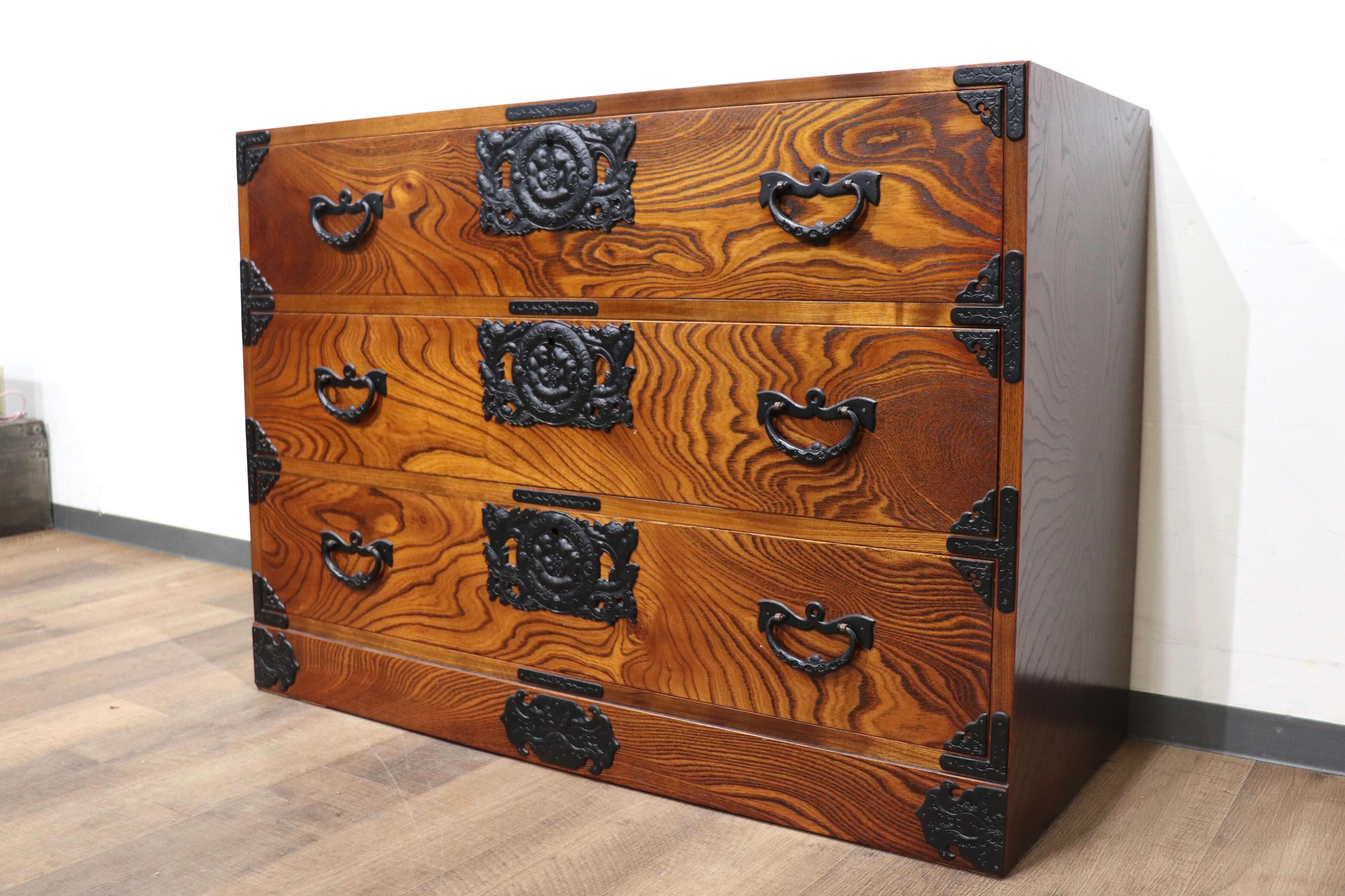 HR836 岩谷堂箪笥4段4杯鍵付き 南部鉄器漆塗り最高級