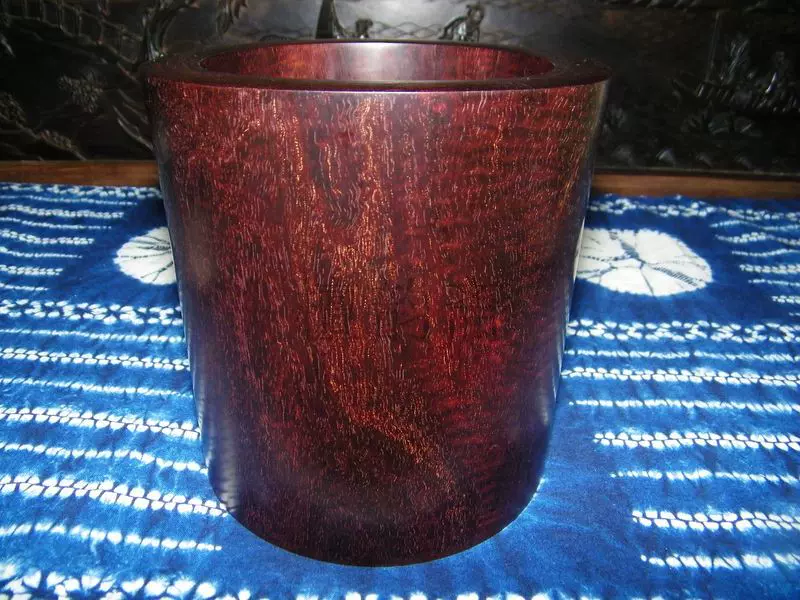 印度小葉檀木牛毛纹满金星筆筒底款乾隆年製 印度小葉