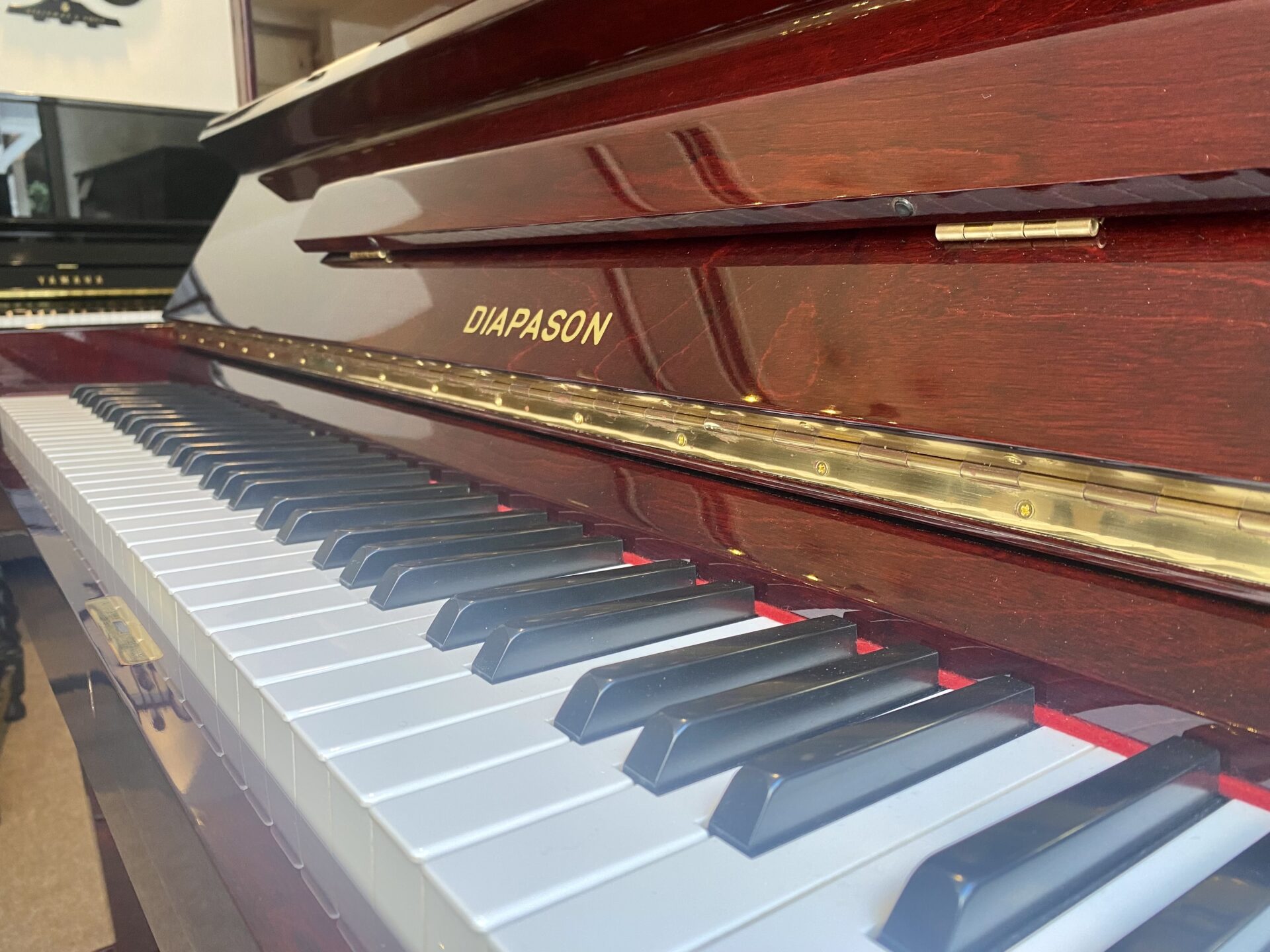 マホガニー色が美しい人気のDIAPASON 126-S お買い得品 ※SOLD | 浜松