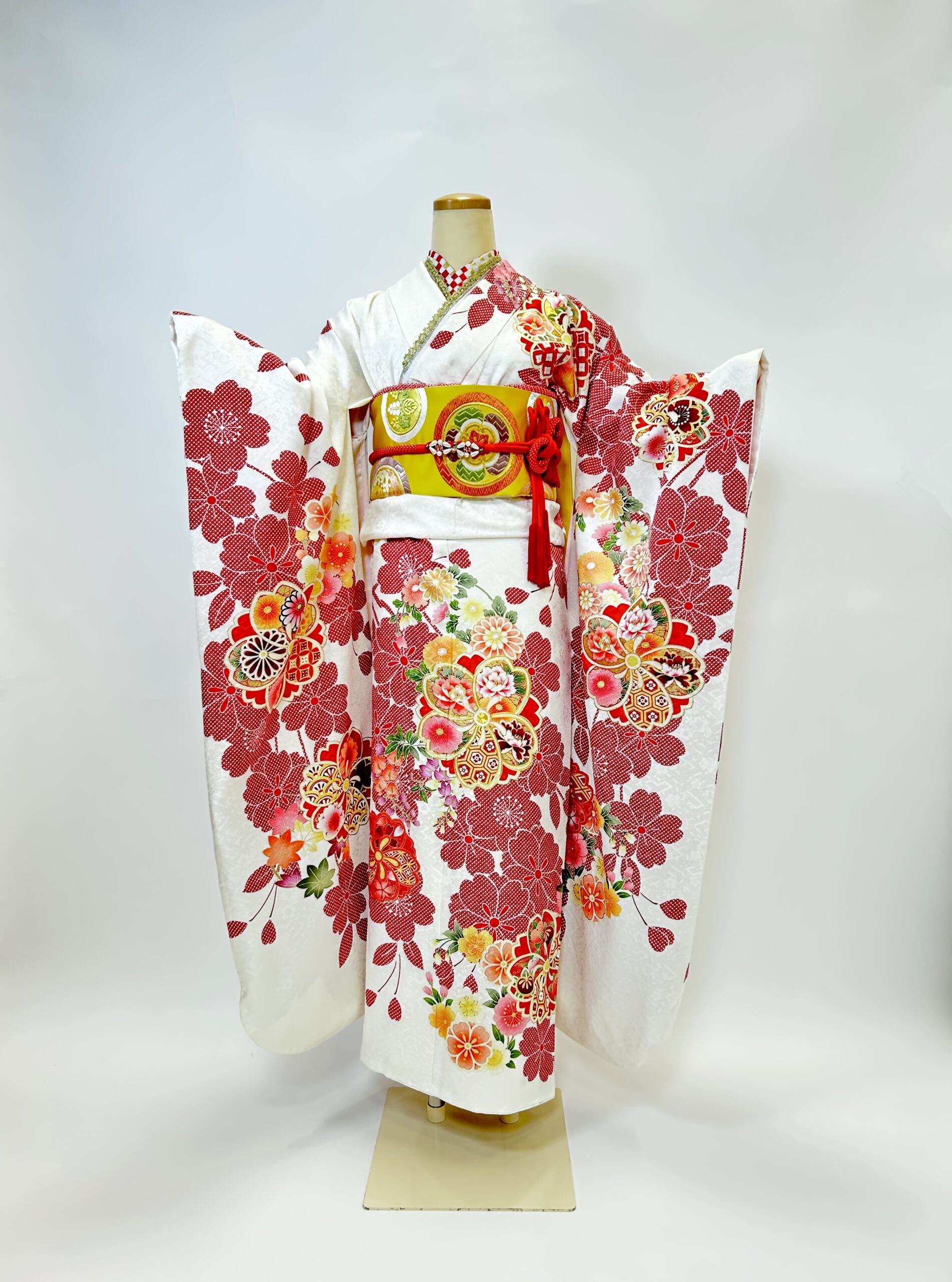 白地 金銀彩加工の上品な梅と菊の振袖フルセット 振袖のみ 白地 金銀彩