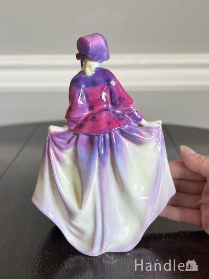 ロイヤルドルトンの陶磁器の人形、アンティークのフィギュリン（Sweet