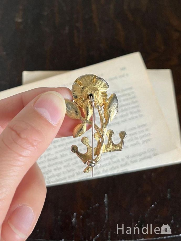 ヴィンテージのおしゃれなブローチ、王冠と薔薇のモチーフのブローチ(m