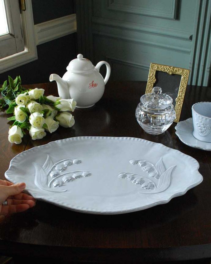 スズランの模様がとっても可愛いミュゲ（Muguet）のオーバルプレート