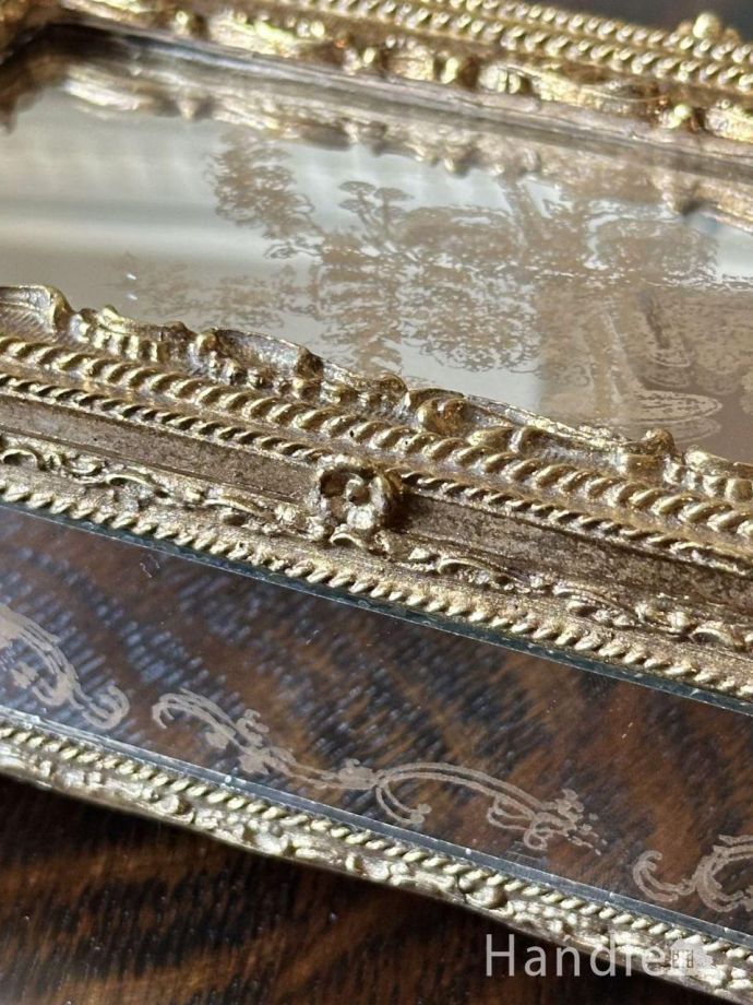 アンティーク調のおしゃれなアクセサリー箱、豪華な装飾のミラー付き