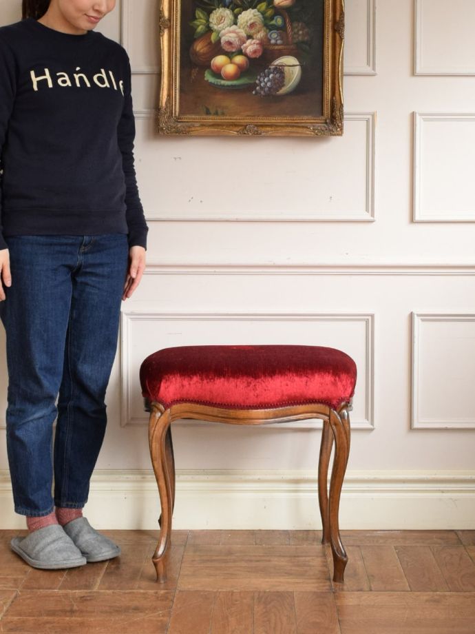 フランスから届いたアンティークの椅子、猫脚が優雅な布張りスツール(j