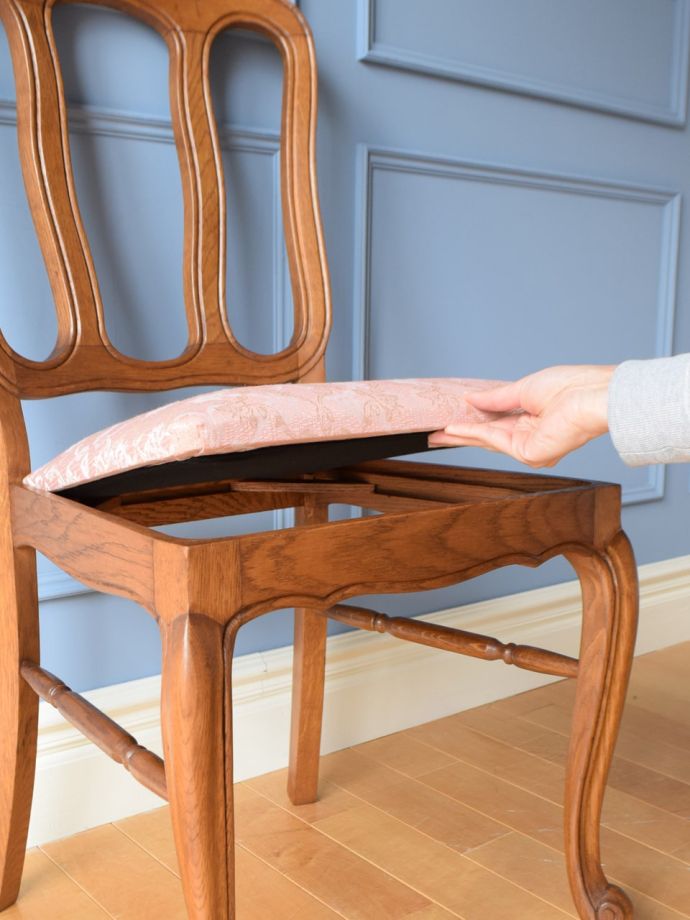 フランスから届いたアンティークの椅子、猫足が優雅なダイニングチェア