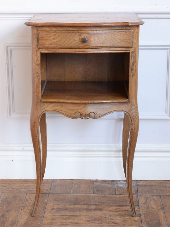 フランスのアンティークチェスト、足が長いおしゃれなサイドチェスト(j