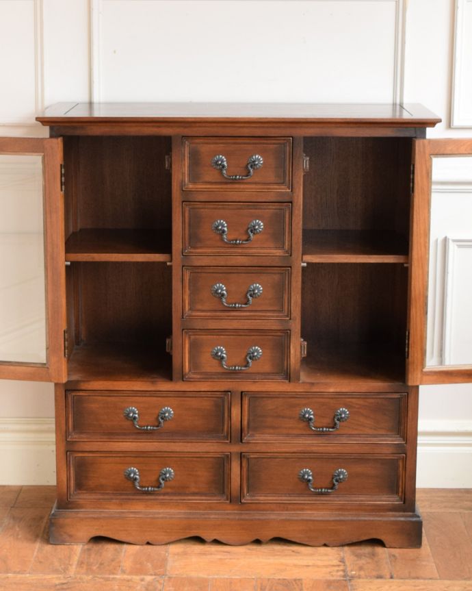 アンティーク風のサイドボード（チェストキャビネット）(y-415-f