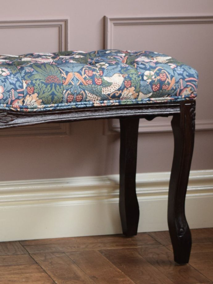ウィリアムモリス風のおしゃれなベンチ、いちご泥棒モチーフのスツール