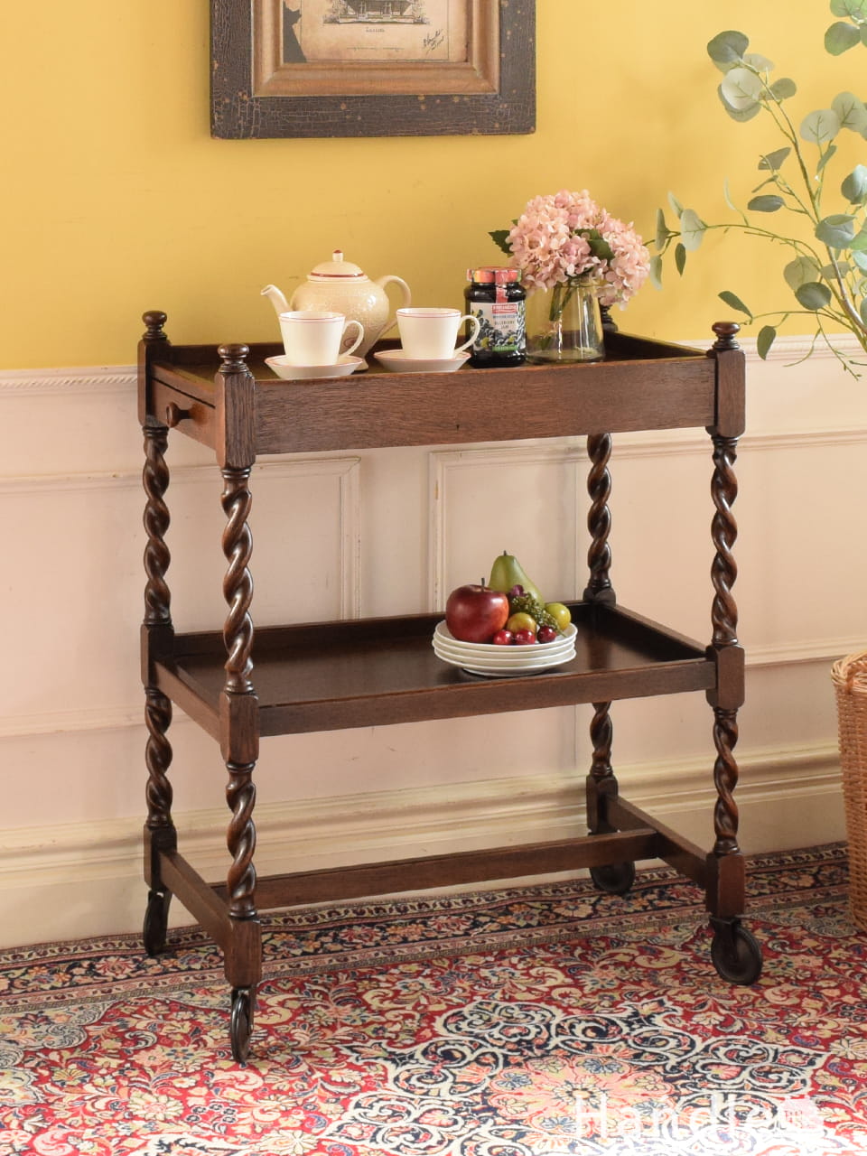 リビング、ダイニングで使えるヴィンテージ家具、便利なトロリー