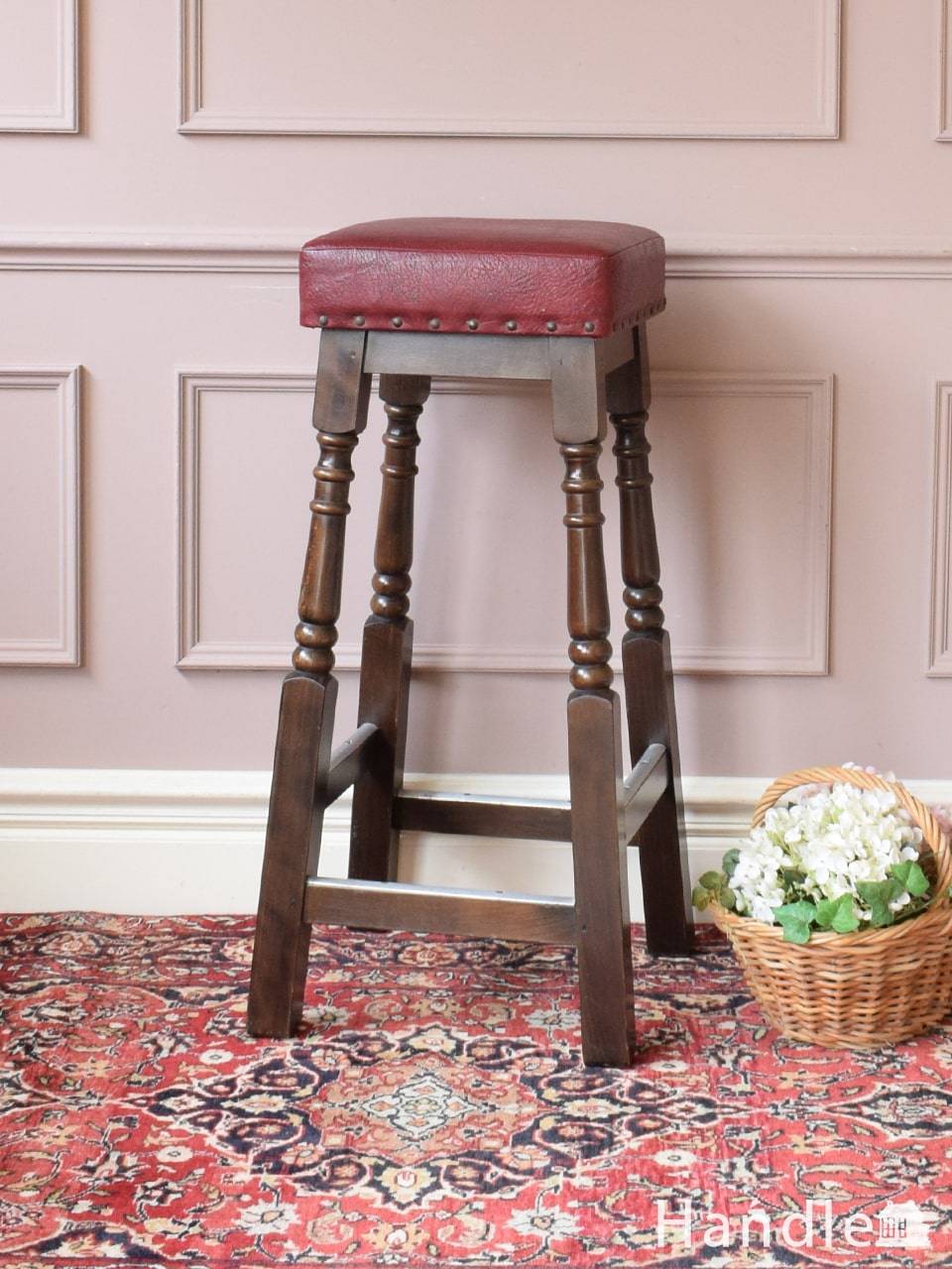 英国から届いたアールデコデザインの椅子、アンティークのピアノ