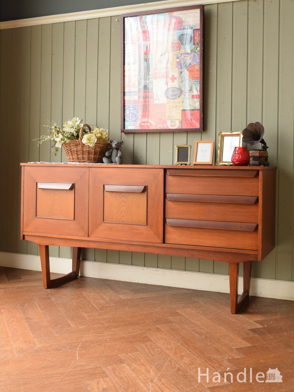 ストーンヒル（Stonehill）社のビンテージサイドボード、北欧スタイル