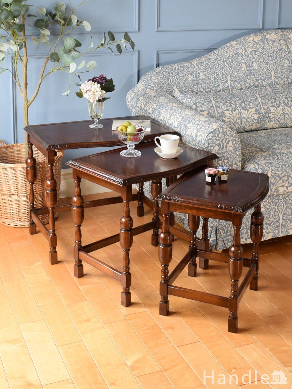 83038☆イギリス アンティーク サイドテーブル 木彫刻 ローテーブル