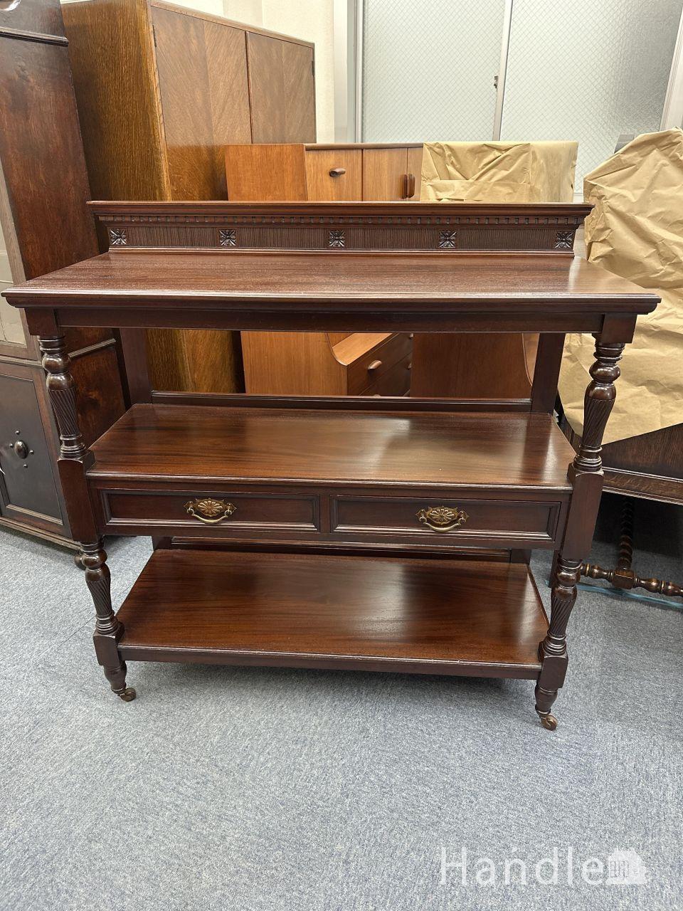 ディバイダーとしても使える扉付きのオープンシェルフ（ヴィンテージ