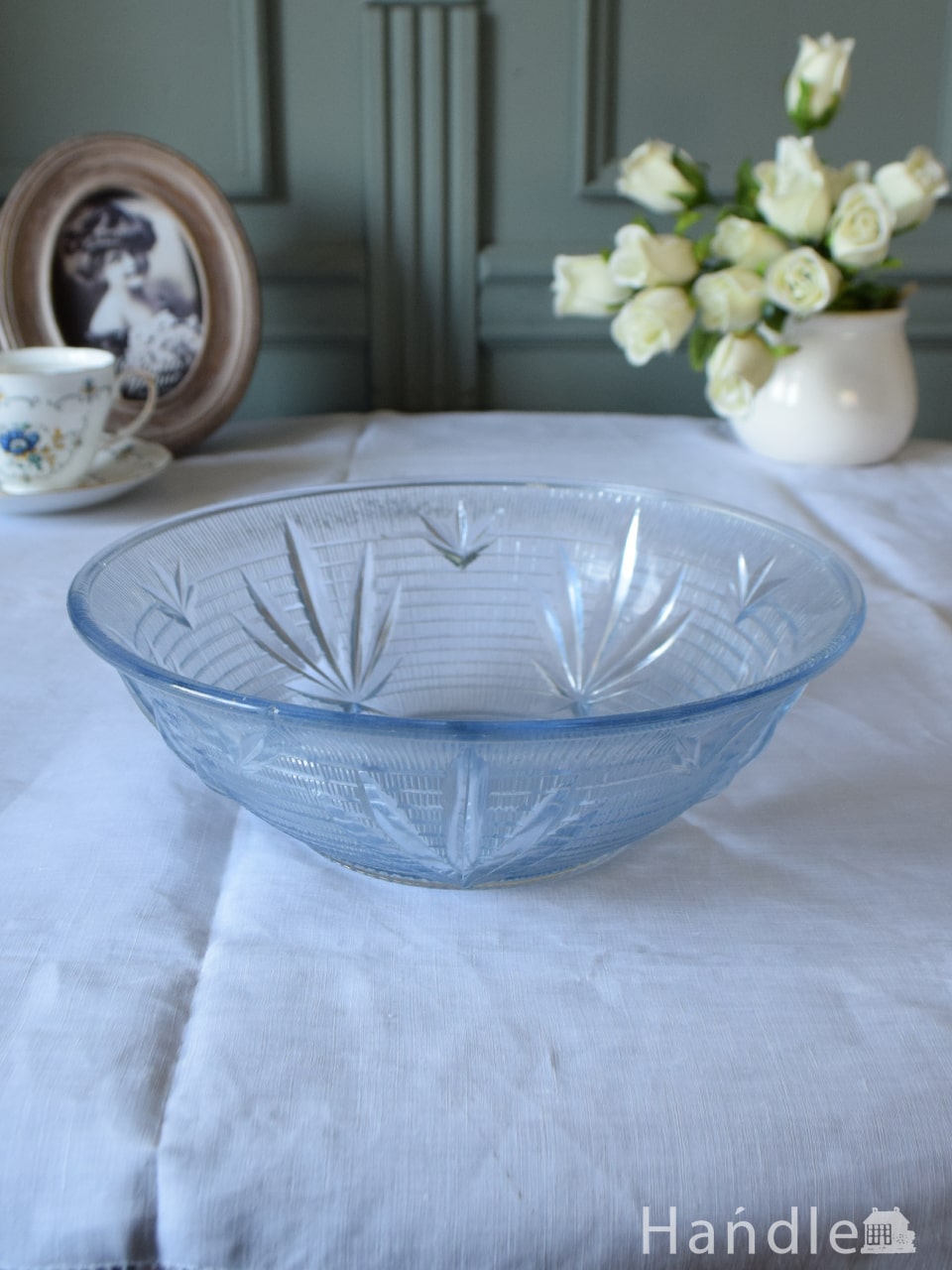 アンティークガラスの食器、爽やかなブルーの大きなガラスのボウル(pg