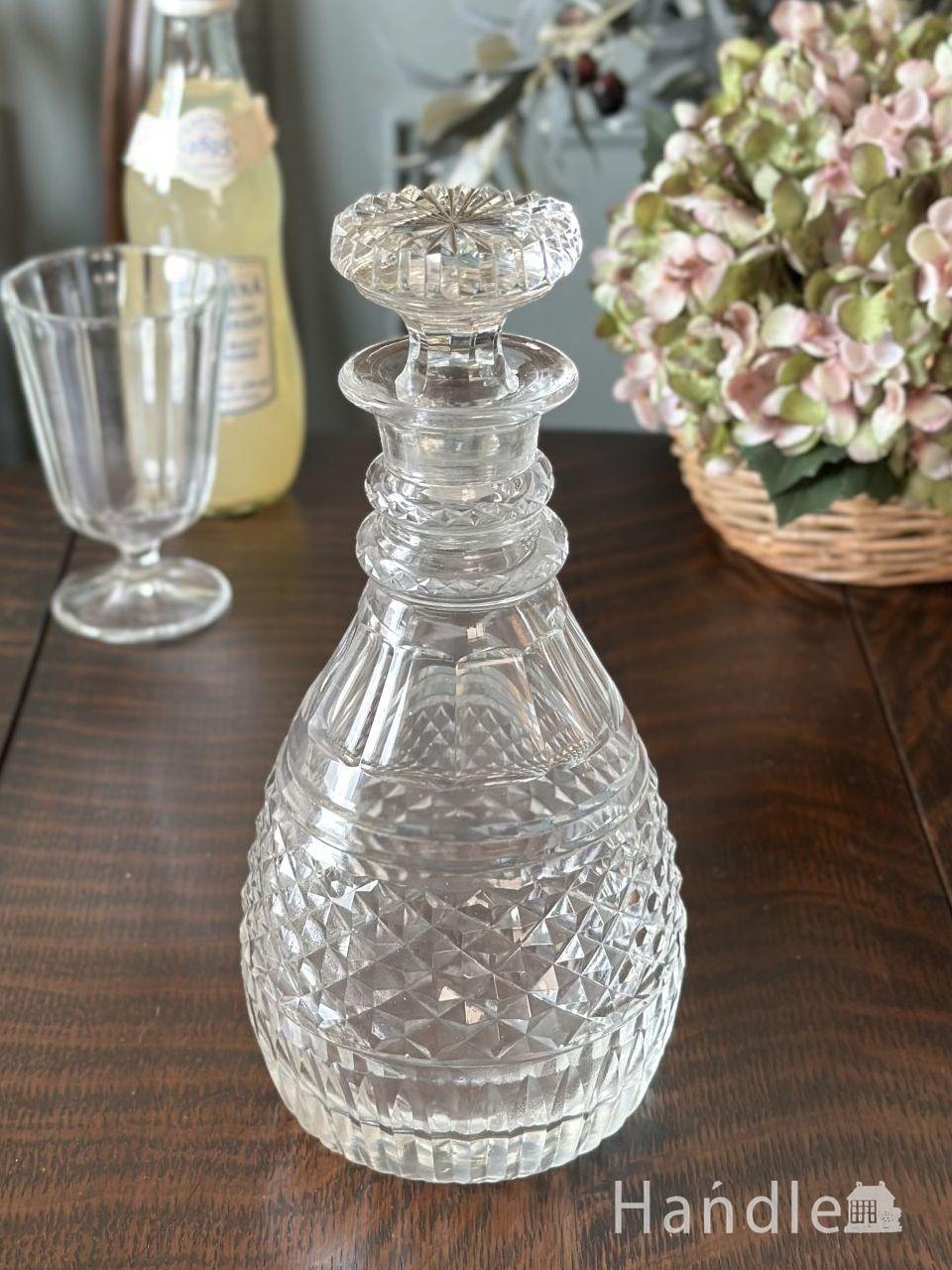 英国で見つけたアンティークのジャグ、ロマンチックな柄が美しい陶磁器