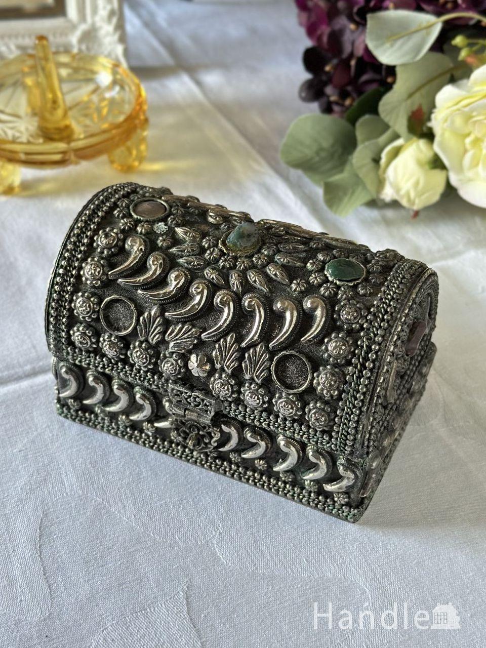 イギリスから届いたアンティークボックス、とっても華やかなジュエリー