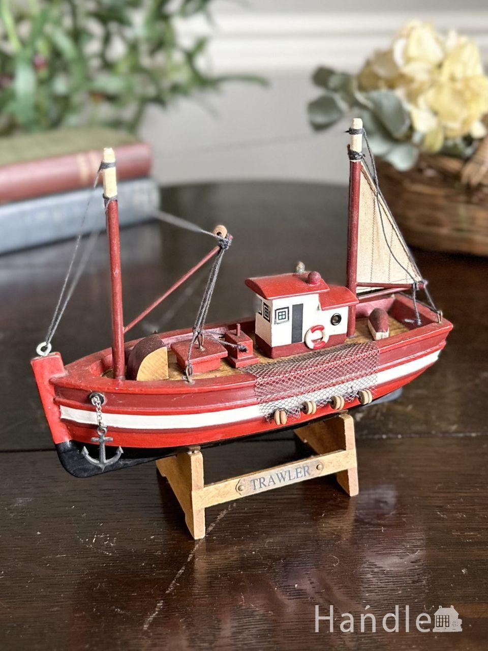 ビンテージのおしゃれな赤い船、フランスで見つけた船のオブジェ(m