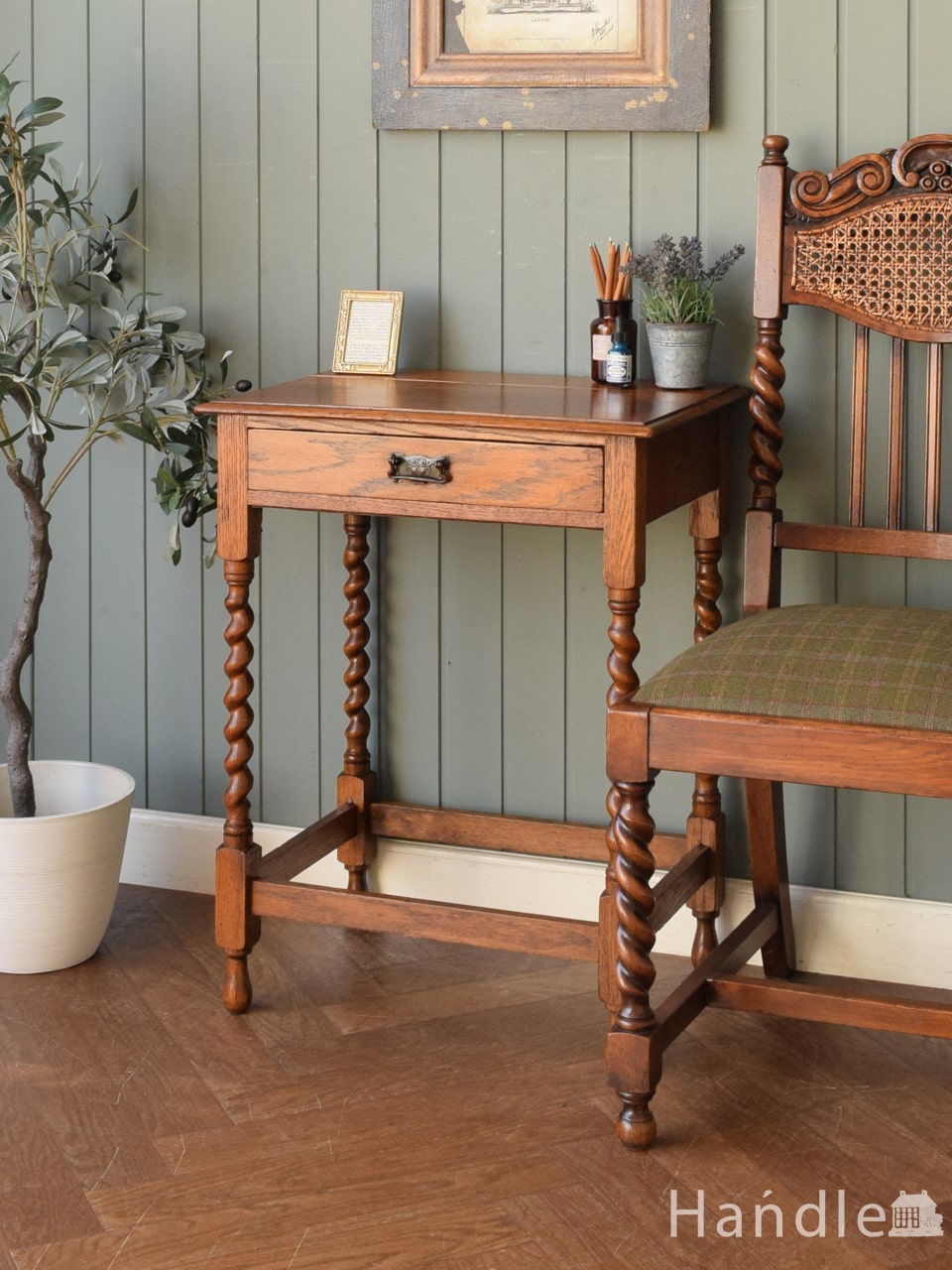 イギリスから届いたアンティークのコンソールテーブル、ウォールナット