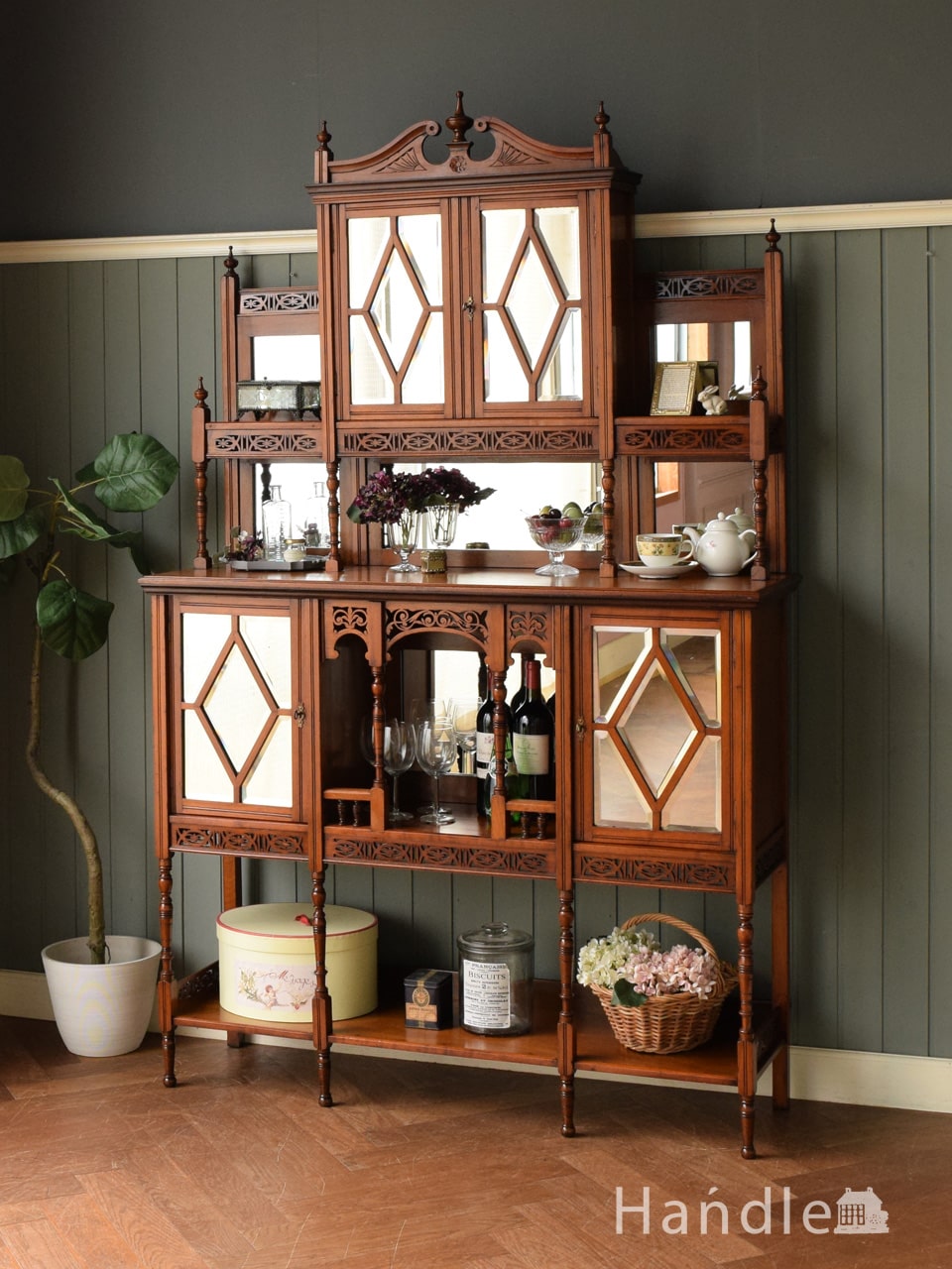 アンティークのペイント家具、ブラック色のガラスキャビネット(d-1040