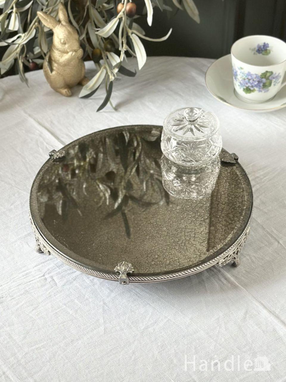 アンティーク調のおしゃれなミラートレイ、シルバー色の真鍮製の猫足